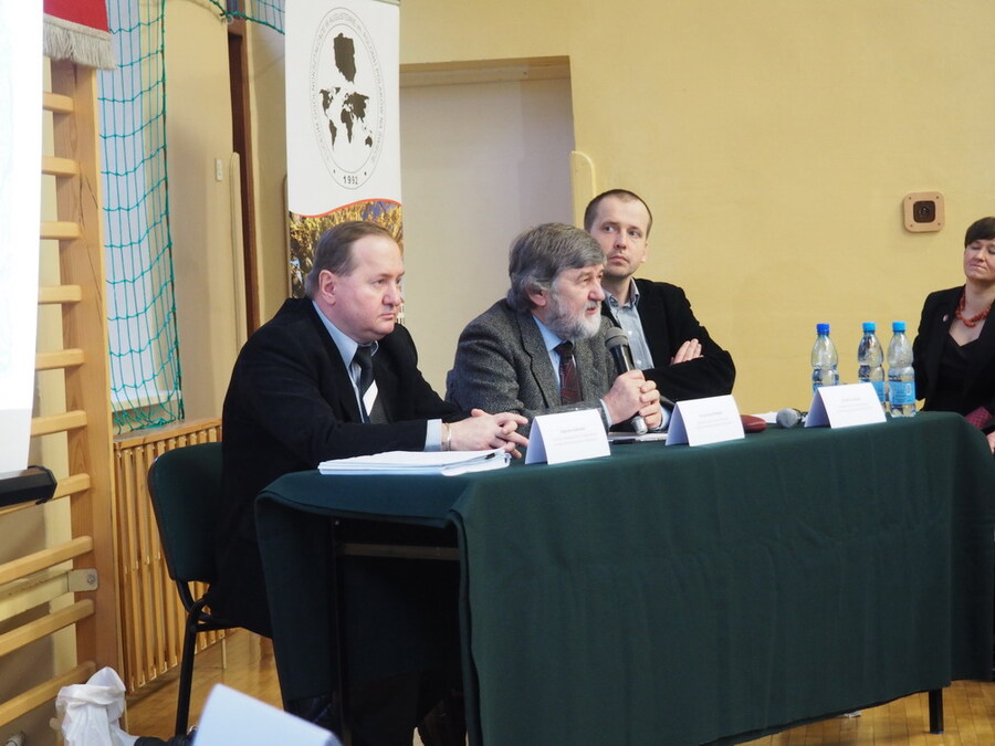 Dr. Milewski omówił odnalezione dokumenty