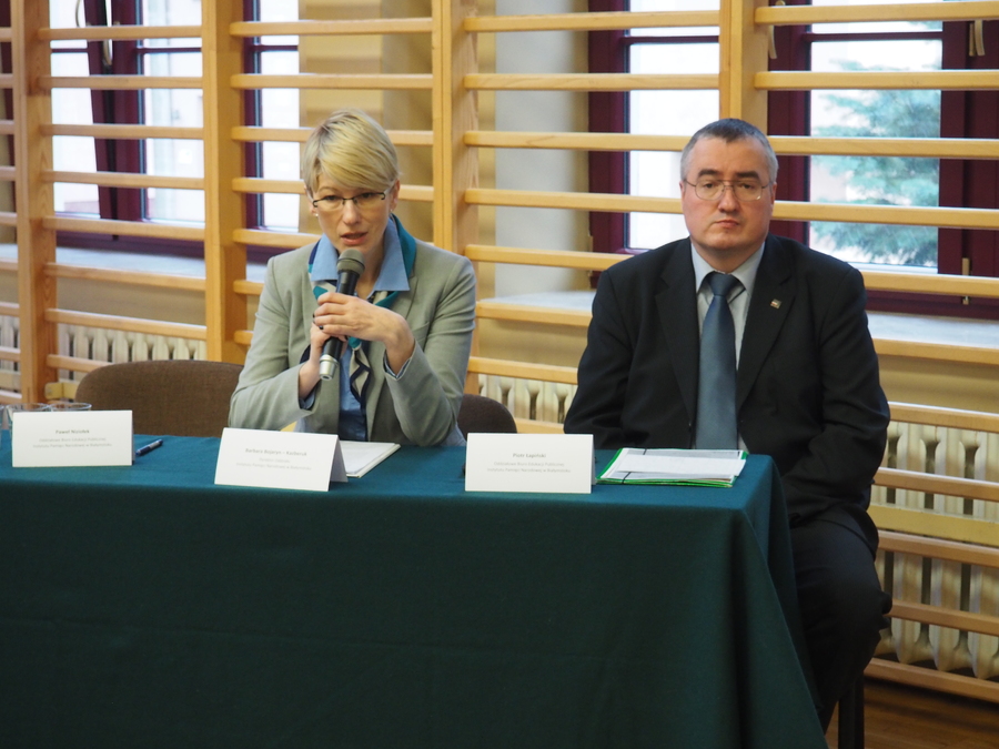 Dyrektor Barbara Bojaryn-Kazberuk ustosunkowała się do pytań o liczbę Ofiar Obławy