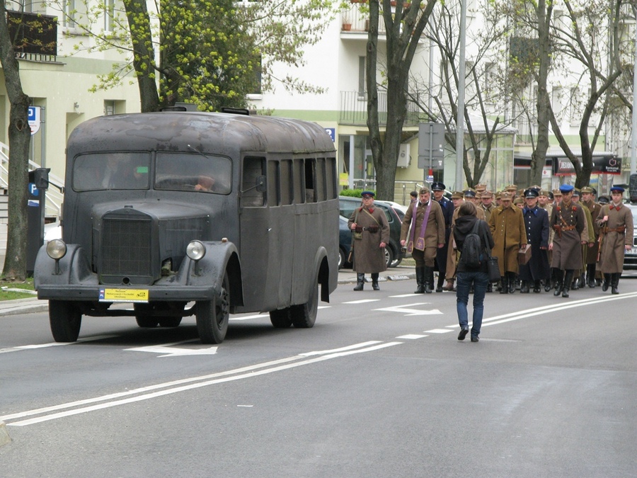 Rekonstrukcja konwoju prowadzonych na egzekucję oficerów