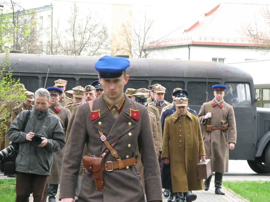 Rekonstruktorzy w mundurach NKWD