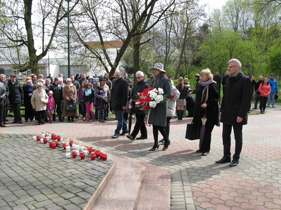 Kwiaty od przedstawicieli Oddziału IPN w Białymstoku