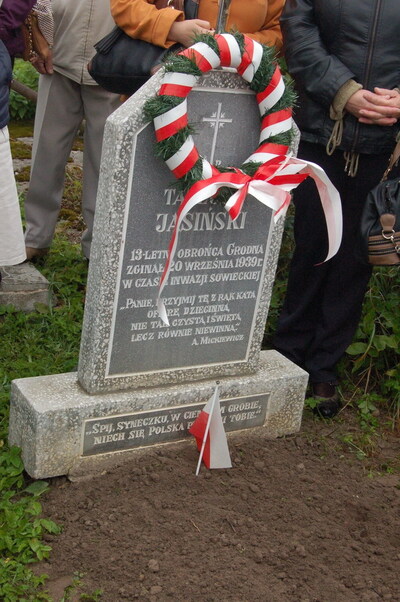 Symboliczny grób Tadeusza Jasińskiego w Grodnie