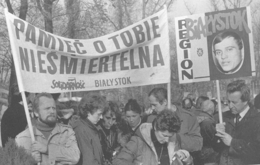 Białostocka Solidarność na pogrzebie ks. Jerzego Popiełuszki