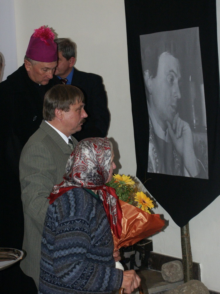 Matka i brat bl. ks. Jerzego na wystawie białostockiego IPN