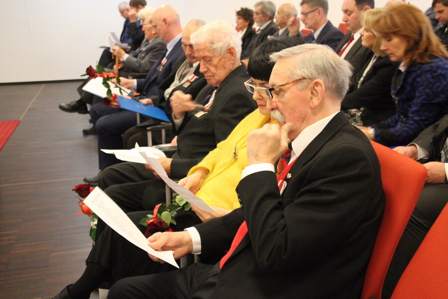 Wspólne śpiewanie kolędy żołnierskiej