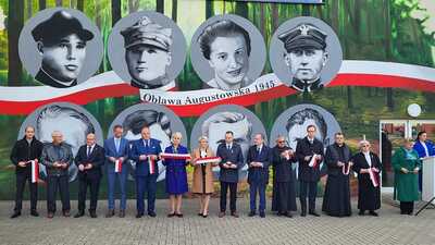 Odsłonięcie muralu poświęconego ofiarom Obławy Augustowskiej - Giby, 23 września 2022, Fot. Radio 5