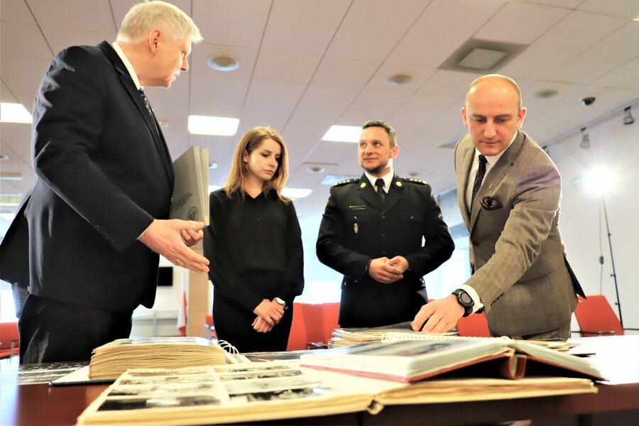 Archiwum Pełne Pamięci - darowizna od Komendy Powiatowej Państwowej Straży Pożarnej w Hajnówce - Białystok, 26 kwietnia 2023, fot. Natalia Krzywicka