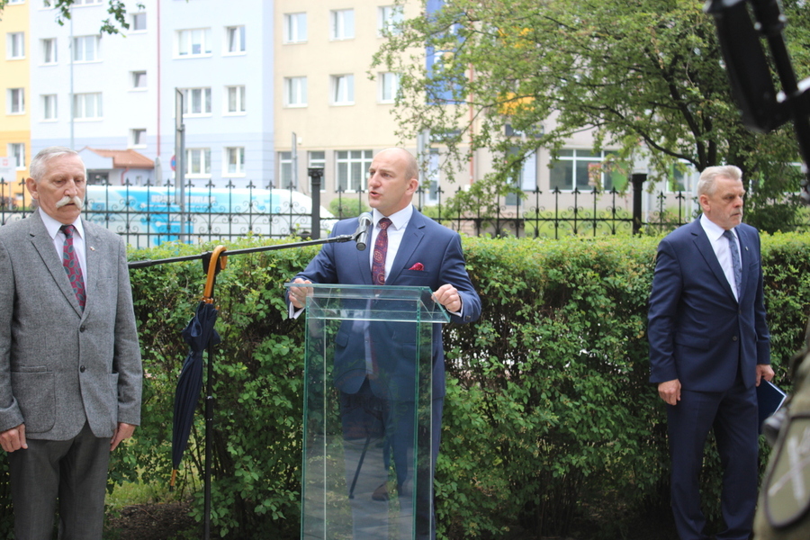 Odsłonięcia i poświęcenia pomnika upamiętniającego 50 łomżyńskich gimnazjalistów zamordowanych przez wojsko rosyjskie w 1863 roku - Łomża, 15 czerwca 2023 r., fot. Urząd Miejski w Łomży