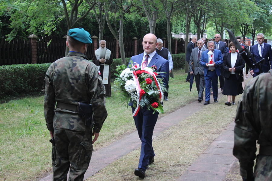 Odsłonięcia i poświęcenia pomnika upamiętniającego 50 łomżyńskich gimnazjalistów zamordowanych przez wojsko rosyjskie w 1863 roku - Łomża, 15 czerwca 2023 r., fot. Urząd Miejski w Łomży