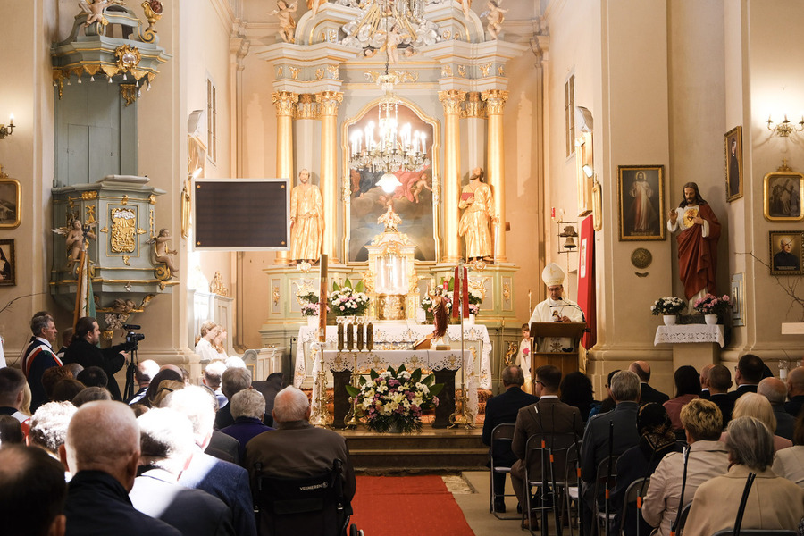 Uroczystość odsłonięcia tablicy upamiętniającej bunt przeciwko kolektywizacji rolnictwa w Olendach w 1954 roku - Olendy, 28 kwietnia 2024, fot. Paula Prudziłowicz (IPN)