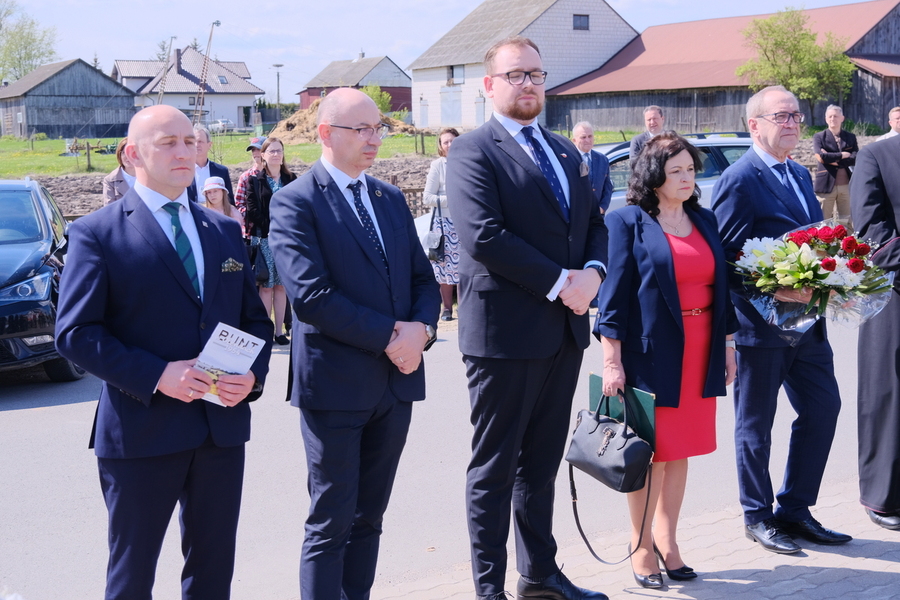 Uroczystość odsłonięcia tablicy upamiętniającej bunt przeciwko kolektywizacji rolnictwa w Olendach w 1954 roku - Olendy, 28 kwietnia 2024, fot. Paula Prudziłowicz (IPN)