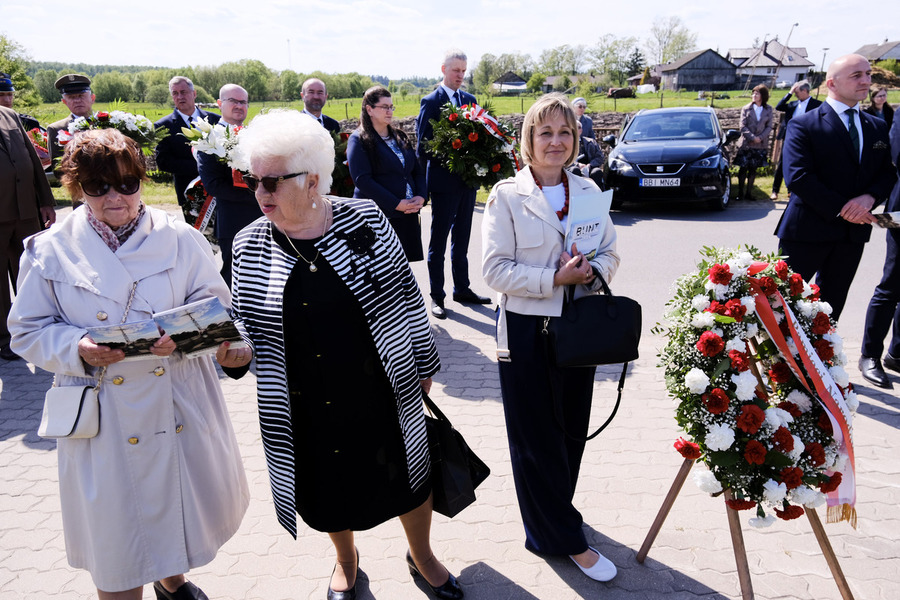 Uroczystość odsłonięcia tablicy upamiętniającej bunt przeciwko kolektywizacji rolnictwa w Olendach w 1954 roku - Olendy, 28 kwietnia 2024, fot. Paula Prudziłowicz (IPN)