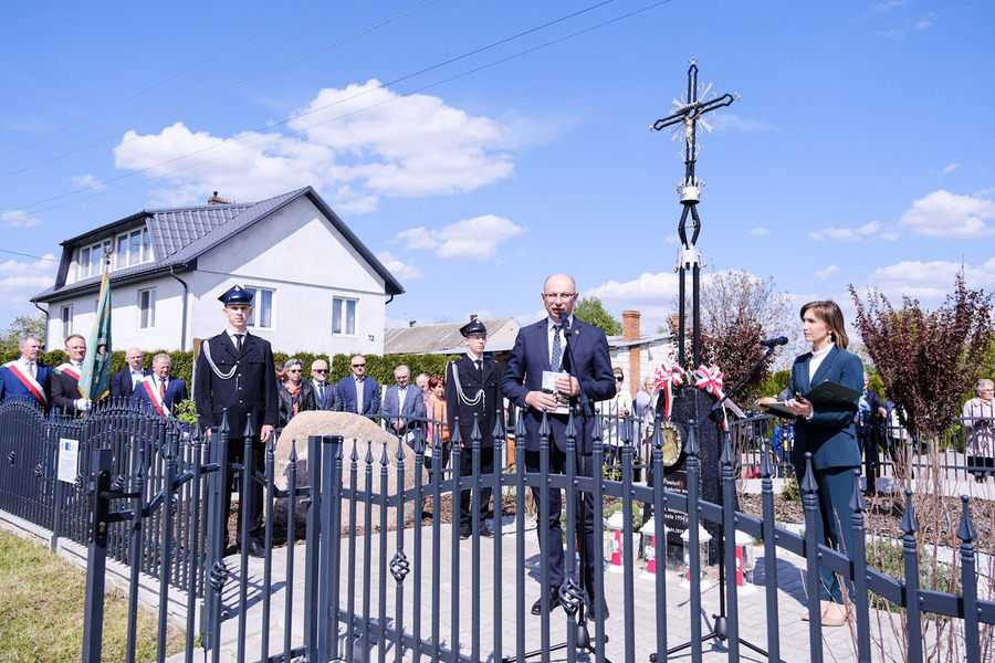Uroczystość odsłonięcia tablicy upamiętniającej bunt przeciwko kolektywizacji rolnictwa w Olendach w 1954 roku - Olendy, 28 kwietnia 2024, fot. Paula Prudziłowicz (IPN)