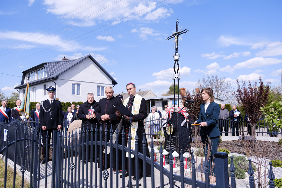 Uroczystość odsłonięcia tablicy upamiętniającej bunt przeciwko kolektywizacji rolnictwa w Olendach w 1954 roku - Olendy, 28 kwietnia 2024, fot. Paula Prudziłowicz (IPN)