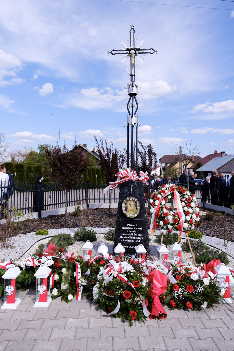 Uroczystość odsłonięcia tablicy upamiętniającej bunt przeciwko kolektywizacji rolnictwa w Olendach w 1954 roku - Olendy, 28 kwietnia 2024, fot. Paula Prudziłowicz (IPN)