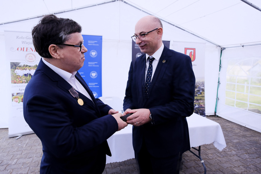 Uroczystość odsłonięcia tablicy upamiętniającej bunt przeciwko kolektywizacji rolnictwa w Olendach w 1954 roku - Olendy, 28 kwietnia 2024, fot. Paula Prudziłowicz (IPN)