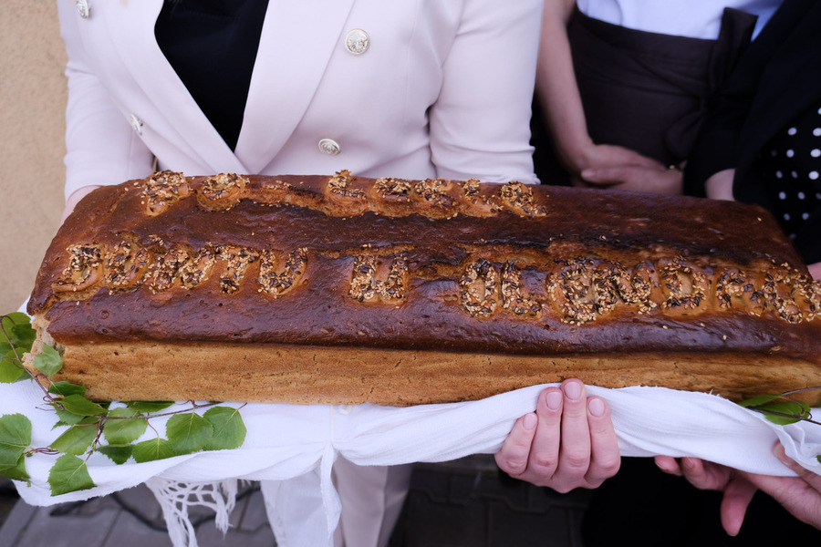 Uroczystość odsłonięcia tablicy upamiętniającej bunt przeciwko kolektywizacji rolnictwa w Olendach w 1954 roku - Olendy, 28 kwietnia 2024, fot. Paula Prudziłowicz (IPN)