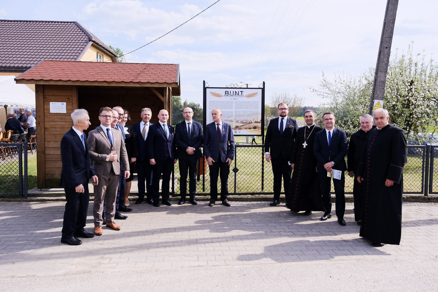 Uroczystość odsłonięcia tablicy upamiętniającej bunt przeciwko kolektywizacji rolnictwa w Olendach w 1954 roku - Olendy, 28 kwietnia 2024, fot. Paula Prudziłowicz (IPN)