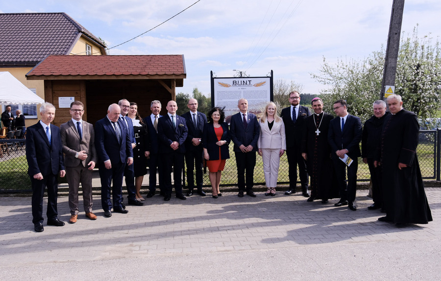 Uroczystość odsłonięcia tablicy upamiętniającej bunt przeciwko kolektywizacji rolnictwa w Olendach w 1954 roku - Olendy, 28 kwietnia 2024, fot. Paula Prudziłowicz (IPN)