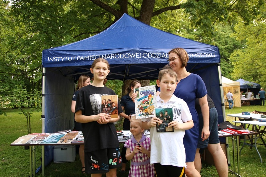 Piknik patriotyczny w Drozdowie – "Majówka u Lutosławskich", zorganizowany przez Muzeum Przyrody – Dwór Lutosławskich, 5 kwietnia 2024, fot. Bartosz Gawrylczyk (IPN)