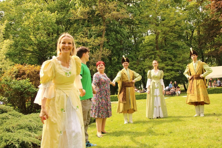 Piknik patriotyczny w Drozdowie – "Majówka u Lutosławskich", zorganizowany przez Muzeum Przyrody – Dwór Lutosławskich, 5 kwietnia 2024, fot. Bartosz Gawrylczyk (IPN)