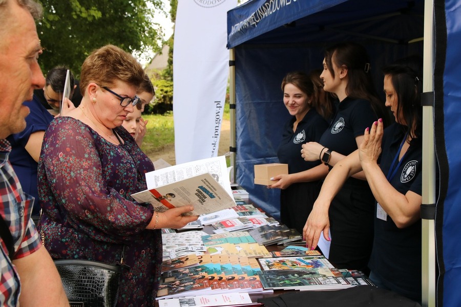 Piknik patriotyczny w Drozdowie – "Majówka u Lutosławskich", zorganizowany przez Muzeum Przyrody – Dwór Lutosławskich, 5 kwietnia 2024, fot. Bartosz Gawrylczyk (IPN)