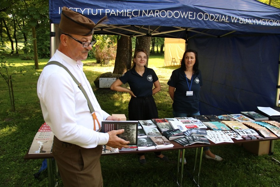 Piknik patriotyczny w Drozdowie – "Majówka u Lutosławskich", zorganizowany przez Muzeum Przyrody – Dwór Lutosławskich, 5 kwietnia 2024, fot. Bartosz Gawrylczyk (IPN)