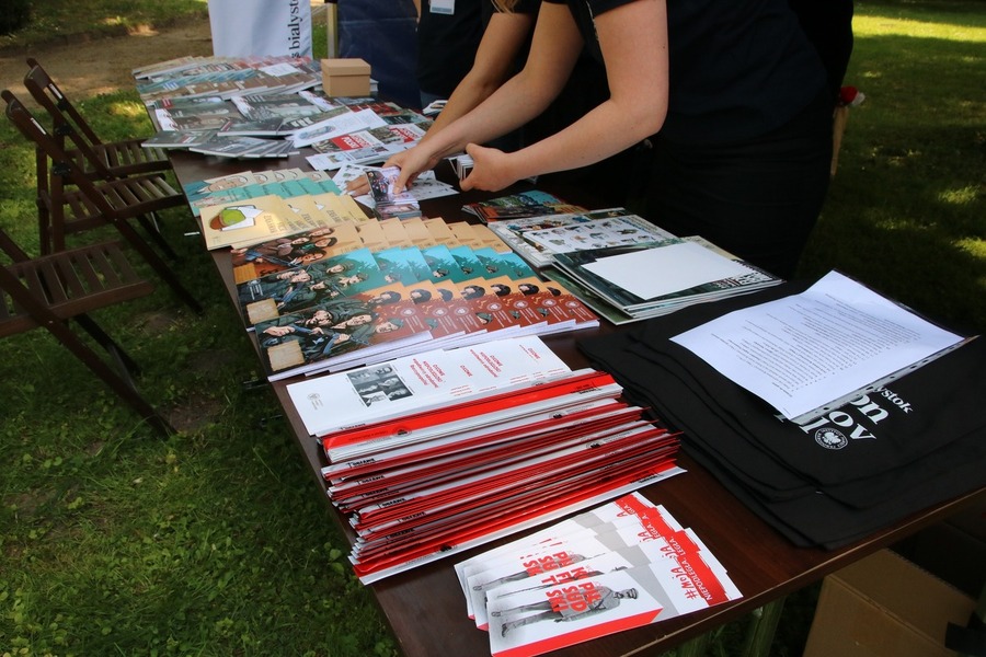 Piknik patriotyczny w Drozdowie – "Majówka u Lutosławskich", zorganizowany przez Muzeum Przyrody – Dwór Lutosławskich, 5 kwietnia 2024, fot. Bartosz Gawrylczyk (IPN)
