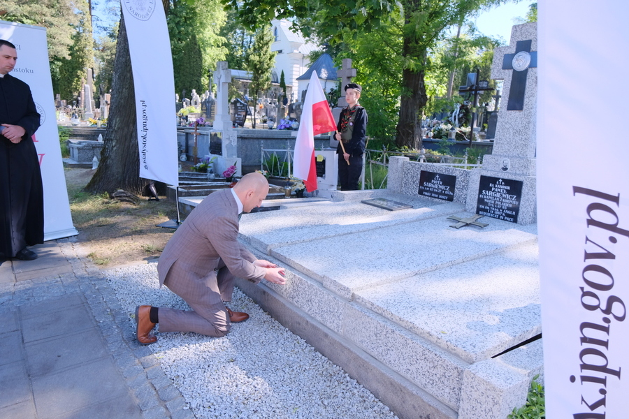 Oznaczenie grobu weterana ks. kan. mjr. Pawła Sargiewicza (03.04.1902 – 01.09.1967), kapelana 8. Pułku Artylerii Przeciwlotniczej Ciężkiej w czasie bitwy o Monte Cassino, Białystok 16.05.2024 r. fot. Paula Prudziłowicz (IPN)