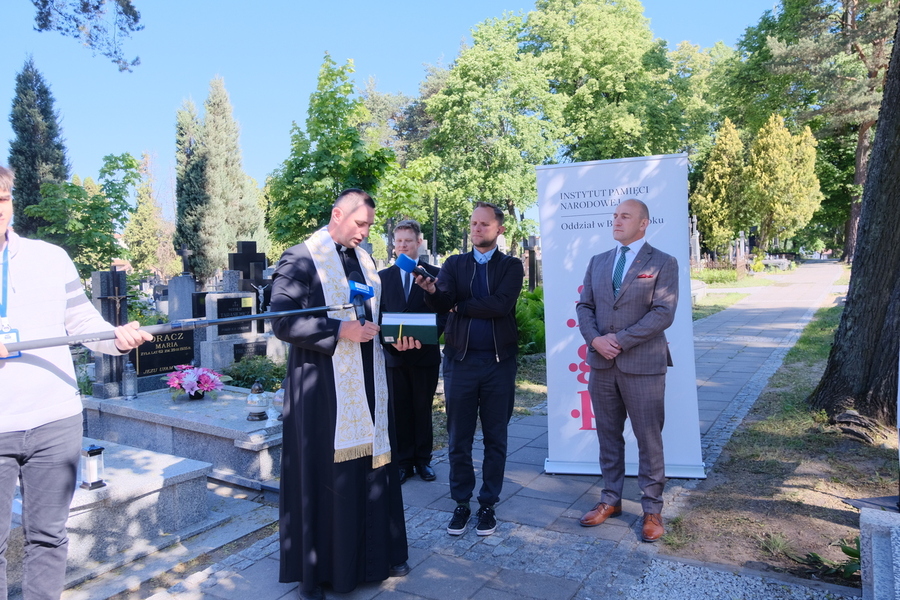 Oznaczenie grobu weterana ks. kan. mjr. Pawła Sargiewicza (03.04.1902 – 01.09.1967), kapelana 8. Pułku Artylerii Przeciwlotniczej Ciężkiej w czasie bitwy o Monte Cassino, Białystok 16.05.2024 r. fot. Paula Prudziłowicz (IPN)