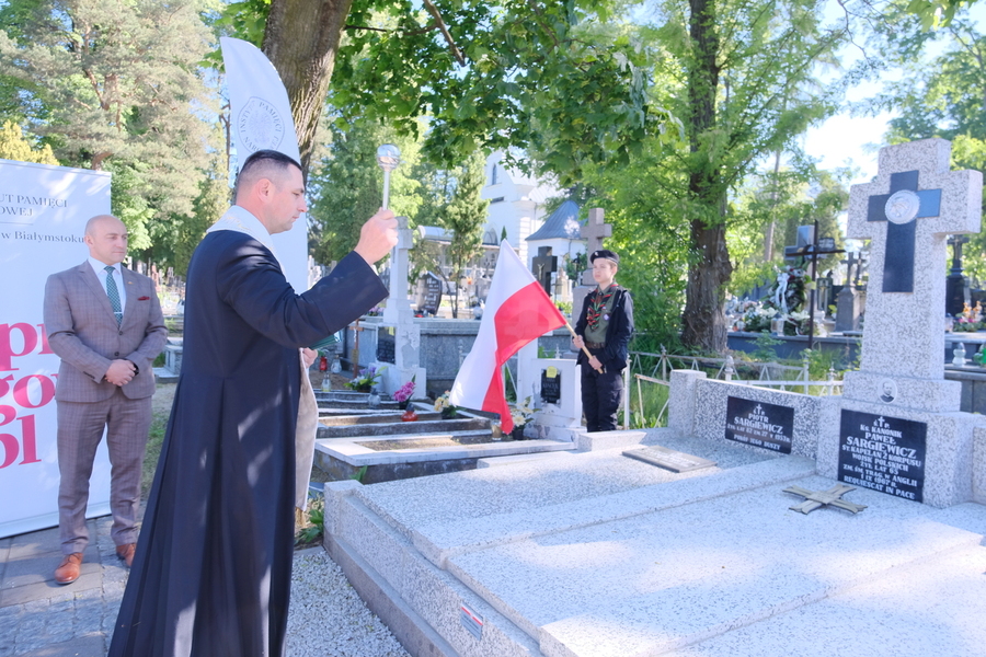 Oznaczenie grobu weterana ks. kan. mjr. Pawła Sargiewicza (03.04.1902 – 01.09.1967), kapelana 8. Pułku Artylerii Przeciwlotniczej Ciężkiej w czasie bitwy o Monte Cassino, Białystok 16.05.2024 r. fot. Paula Prudziłowicz (IPN)