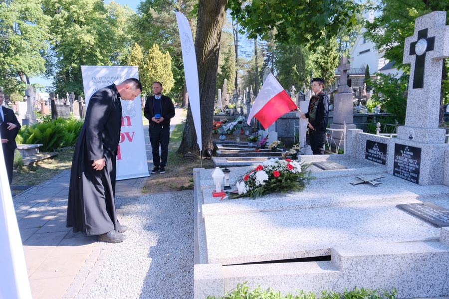 Oznaczenie grobu weterana ks. kan. mjr. Pawła Sargiewicza (03.04.1902 – 01.09.1967), kapelana 8. Pułku Artylerii Przeciwlotniczej Ciężkiej w czasie bitwy o Monte Cassino, Białystok 16.05.2024 r. fot. Paula Prudziłowicz (IPN)