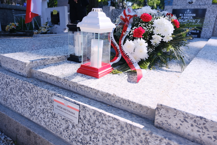 Oznaczenie grobu weterana ks. kan. mjr. Pawła Sargiewicza (03.04.1902 – 01.09.1967), kapelana 8. Pułku Artylerii Przeciwlotniczej Ciężkiej w czasie bitwy o Monte Cassino, Białystok 16.05.2024 r. fot. Paula Prudziłowicz (IPN)