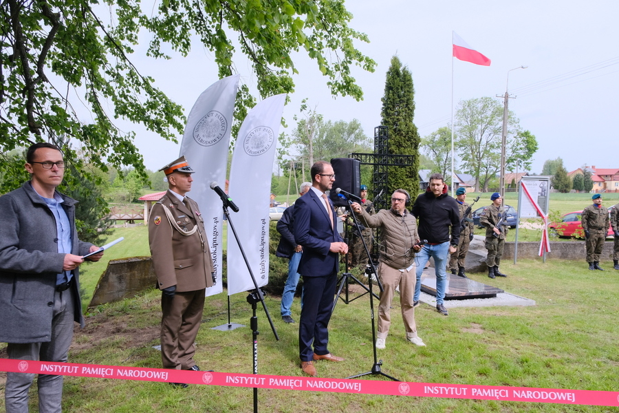 Poświęcenie wyremontowanego grobu gen. bryg. Nikodema Sulika oraz odsłonięcie tablicy zawierającej jego rys biograficzny – 10 maja 2024. Fot. Paula Prudziłowicz (IPN)