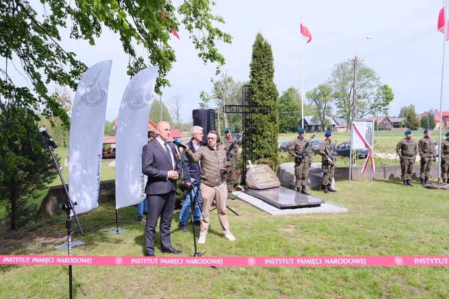 Poświęcenie wyremontowanego grobu gen. bryg. Nikodema Sulika oraz odsłonięcie tablicy zawierającej jego rys biograficzny – 10 maja 2024. Fot. Paula Prudziłowicz (IPN)