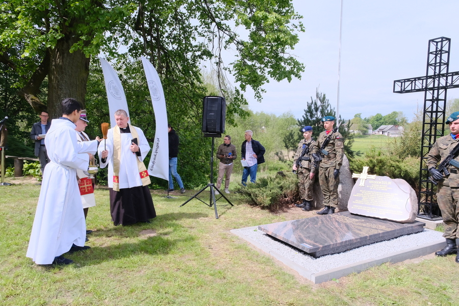 Poświęcenie wyremontowanego grobu gen. bryg. Nikodema Sulika oraz odsłonięcie tablicy zawierającej jego rys biograficzny – 10 maja 2024. Fot. Paula Prudziłowicz (IPN)