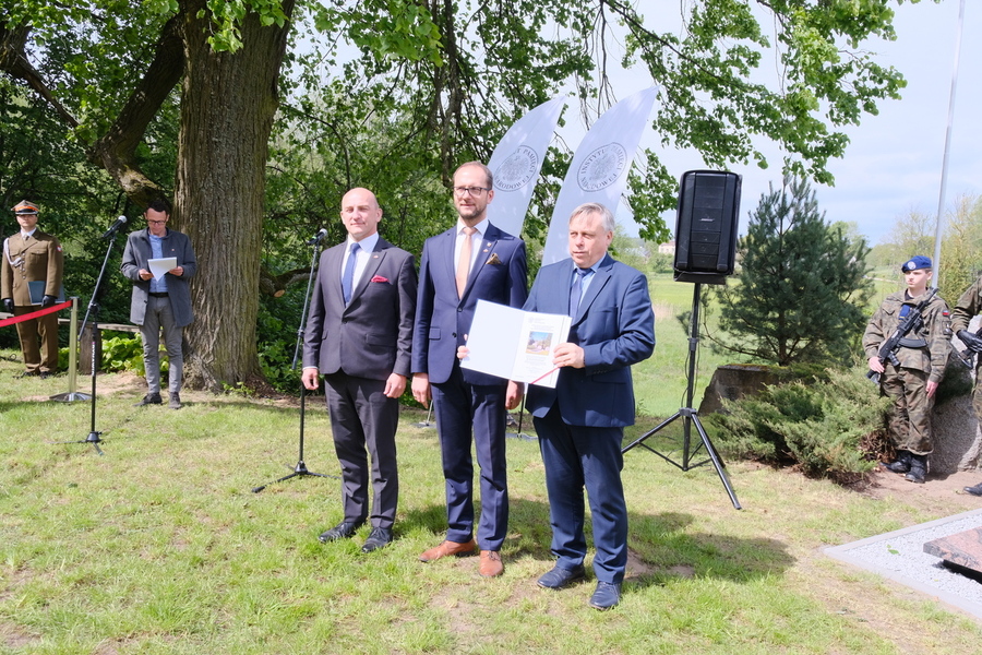 Poświęcenie wyremontowanego grobu gen. bryg. Nikodema Sulika oraz odsłonięcie tablicy zawierającej jego rys biograficzny – 10 maja 2024. Fot. Paula Prudziłowicz (IPN)