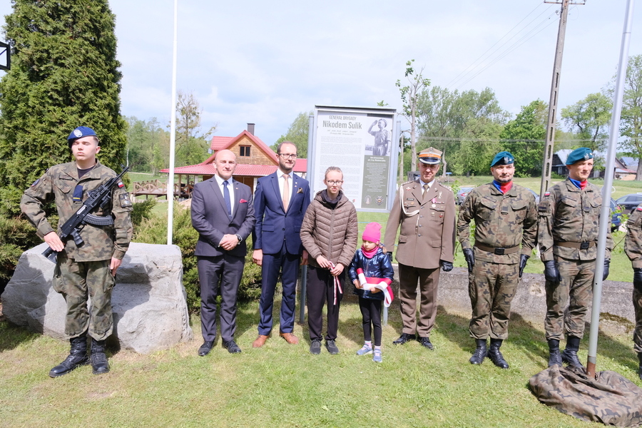 Poświęcenie wyremontowanego grobu gen. bryg. Nikodema Sulika oraz odsłonięcie tablicy zawierającej jego rys biograficzny – 10 maja 2024. Fot. Paula Prudziłowicz (IPN)