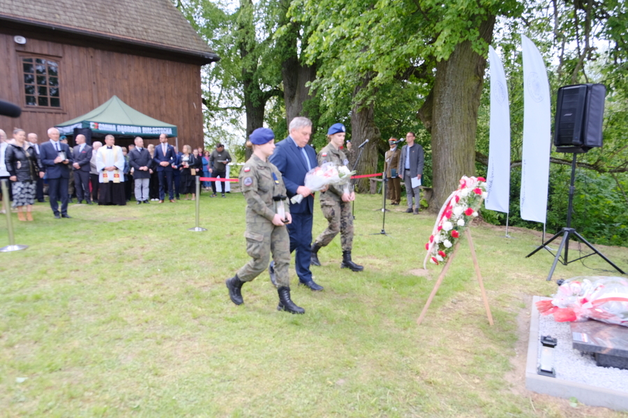 Poświęcenie wyremontowanego grobu gen. bryg. Nikodema Sulika oraz odsłonięcie tablicy zawierającej jego rys biograficzny – 10 maja 2024. Fot. Paula Prudziłowicz (IPN)