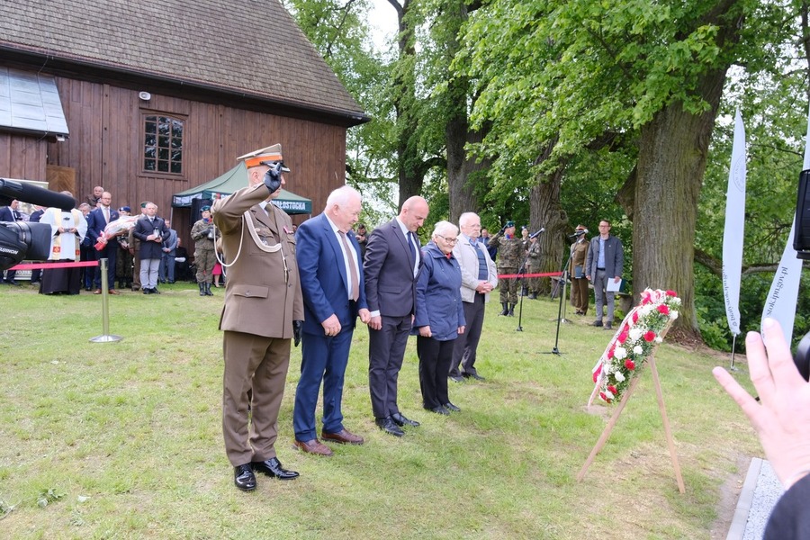 Poświęcenie wyremontowanego grobu gen. bryg. Nikodema Sulika oraz odsłonięcie tablicy zawierającej jego rys biograficzny – 10 maja 2024. Fot. Paula Prudziłowicz (IPN)